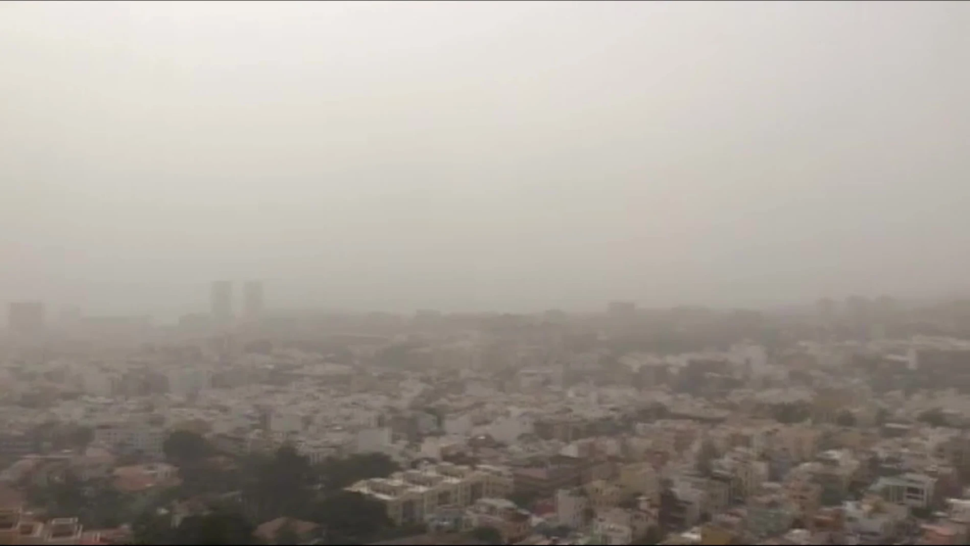 La calima complica la circulación y el tráfico aéreo en Canarias