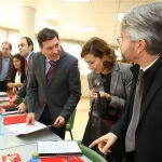 El consejero de Economía y Hacienda, Carlos Fernández Carriedo, preside la reunión del comité de seguimiento del Plan de Municipios Mineros