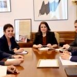 Economía.- El PSOE se reúne con Bildu para que apoye la senda de déficit y empezar a hablar de los Presupuestos