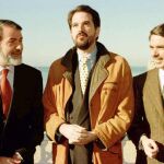 Jaime Mayor Oreja, entonces ministro del Interior, con el ex presidente del PP vasco, Carlos Iturgaiz, y José María Aznar en el año 2000 / Efe