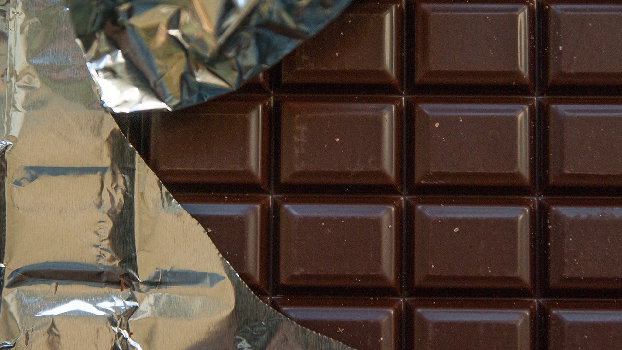 Detienen a una rusa por robar 223 tabletas de chocolate y comérselas