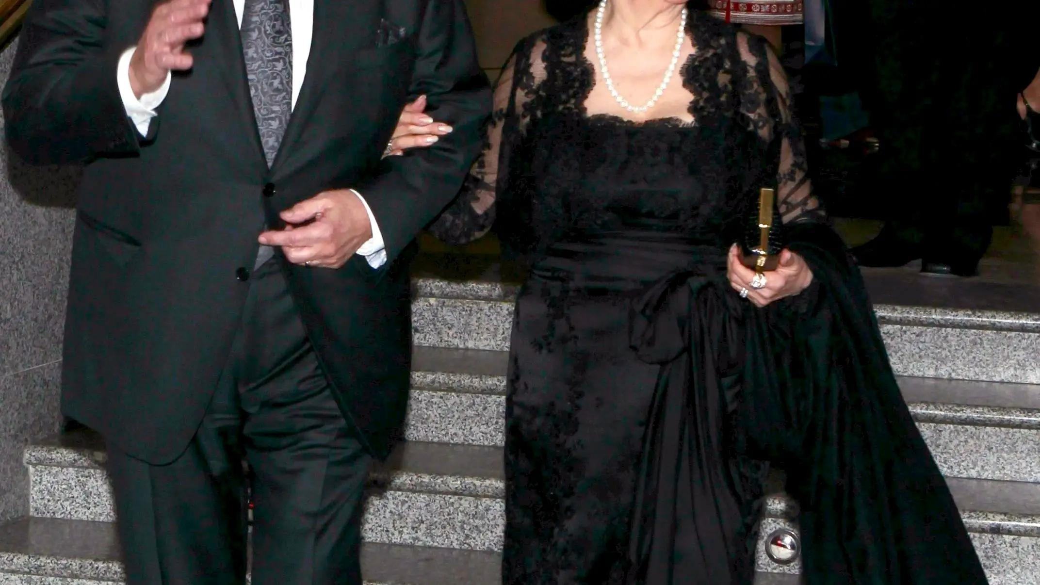 MD54 MADRID 21/01/2011.- El tenor Plácido Domingo y su esposa, Marta Ornelas, a su llegada esta noche al Teatro Real, en Madrid, donde el tenor español recibe un homenaje por su 70 cumpleaños. EFE/ J.J. Guillén