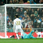 Ter Stegen detiene un balón