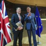 Los negociadores europeo y británico, Michel Barnier y David Frost, ayer en Bruselas/AP