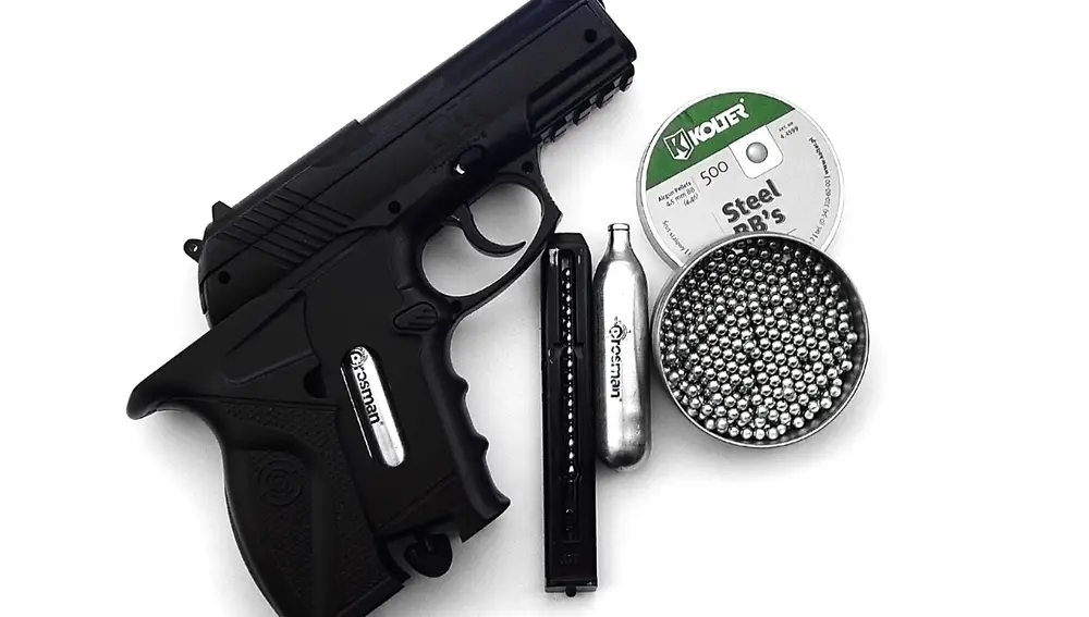 Arma corta de aire comprimido accionada por botellas de gas y balines