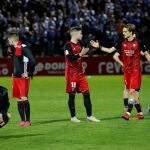 Los jugadores del Mirandés tras el partido de vuelta de la semifinal de la Copa del Rey