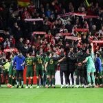 Jugadores y aficionados del Athletic Club celebran el pase a la final de Copa