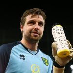 Tim Krul con su botella tras la tanda