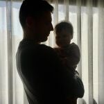 Imagen de archivo de un padre con su hijo