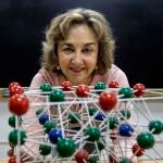 Adela Muñoz Páez, el pasado lunes en una de las estancias de la Facultad de Química de Sevilla