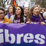 La ministra de Igualdad, Irene Montero, y la delegada del Gobierno contra la Violencia de Género, Victoria Rosell, en la manifestación de Madrid