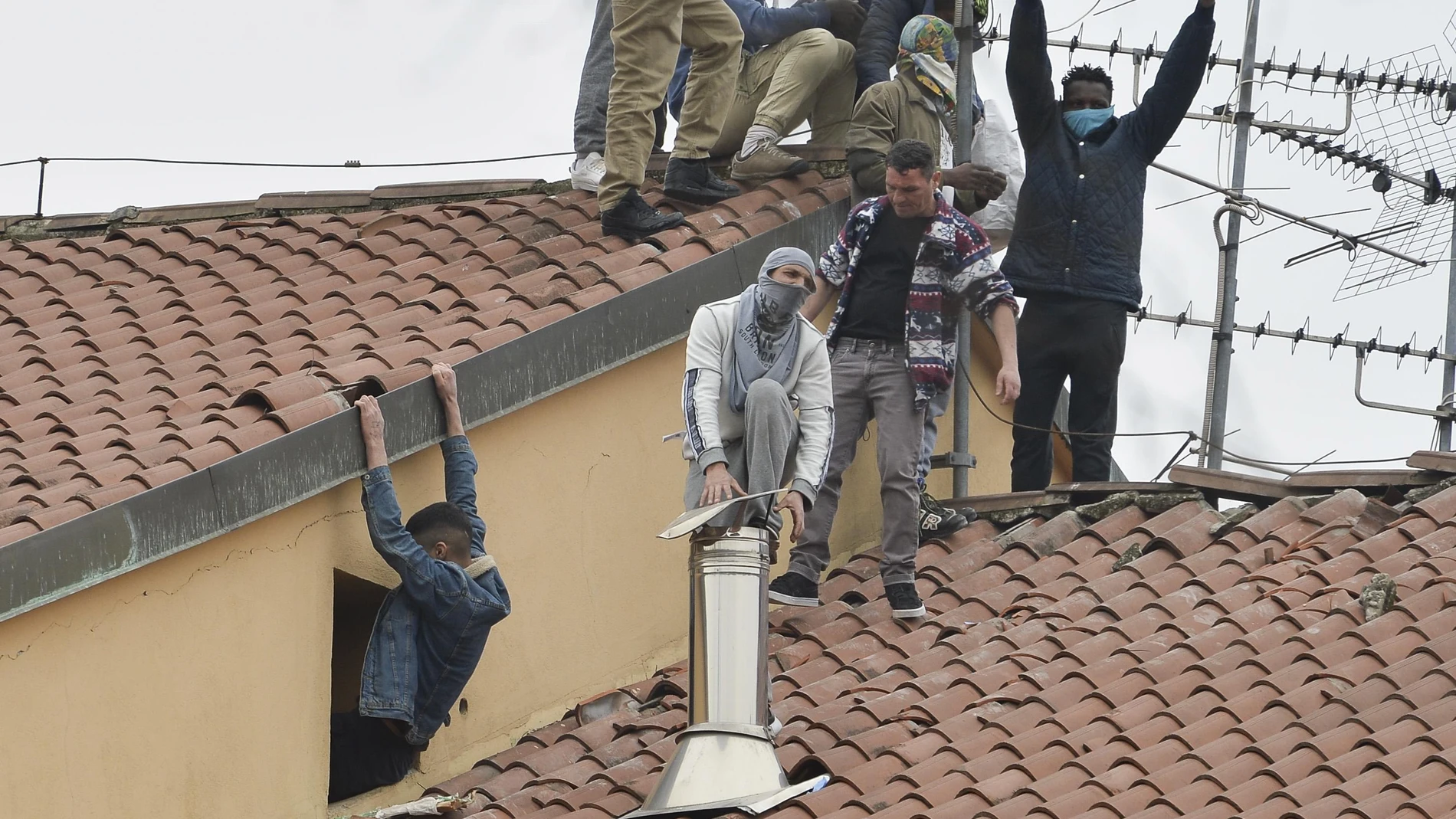 Seis presos muertos en un motín en Italia por temor al coronavirus