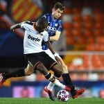 Geoffrey Kondogbia con el Valencia.