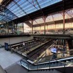 Vagones de metro estacionados en la estación de Príncipe Pío de Madrid tras el anuncio que ha hecho la Comunidad de Madrid de que desinfectarán "diariamente" los vehículos destinados al transporte regular de viajeros