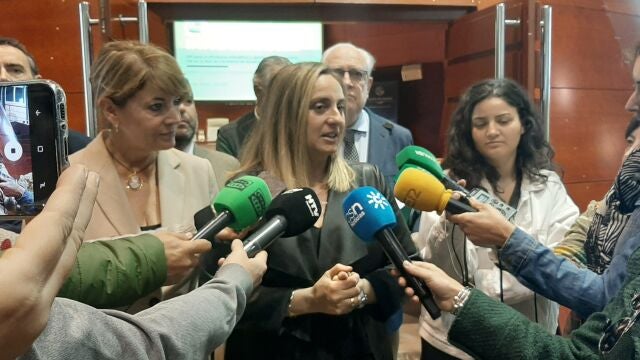 La consejera de Fomento, Infraestructuras y Ordenación del Territorio, Marifrán Carazo, en Huelva