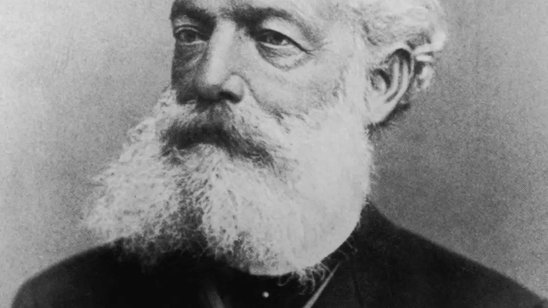 August Kekulé es uno de los padres de la química moderna. Ayudó a desarrollar el concepto de valencia y fue una de las primeras personas que dibujó moléculas, reconociendo que algunas de las propiedades de estas moléculas emergían de su forma tridimensional. En el año 1865 dio la campanada anunciando que había descubierto la estructura del benceno.