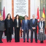 (I-D) La vicepresidenta de la Fundación Víctimas del Terrorismo, Ángeles Pedraza, la presidenta de la Asociación de Víctimas del Terrorismo (AVT), Maite Araluce, la presidenta de la Comunidad de Madrid, Isabel Díaz Ayuso, el alcalde de Madrid, José Luis Martínez-Almeida, y el presidente de la Asociación 11-M Afectados del Terrorismo, Eulogio Paz, posan acompañados en el acto en recuerdo y homenaje a las víctimas del atentado terrorista del 11- M en 2004, en la Real Casa de Correos, Madrid (España), a 11 de marzo de 2020.11 MARZO 2020;ATENTADO;ATOCHA;Marta Fernández Jara / Europa Press11/03/2020