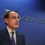 El presidente de la Confederación de Empresarios de Andalucía (CEA), Javier González de Lara, abre el foro empresarial "Generando valor para transformar Andalucía".