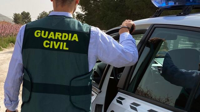 Agentes de la Guardia Civil que realizaron las detenciones
