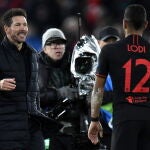 Simeone saluda a Lodi en Anfield