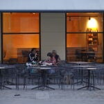 Imágenes del centro de Madrid con terrazas semivacías días antes del anuncio del estado de alarma