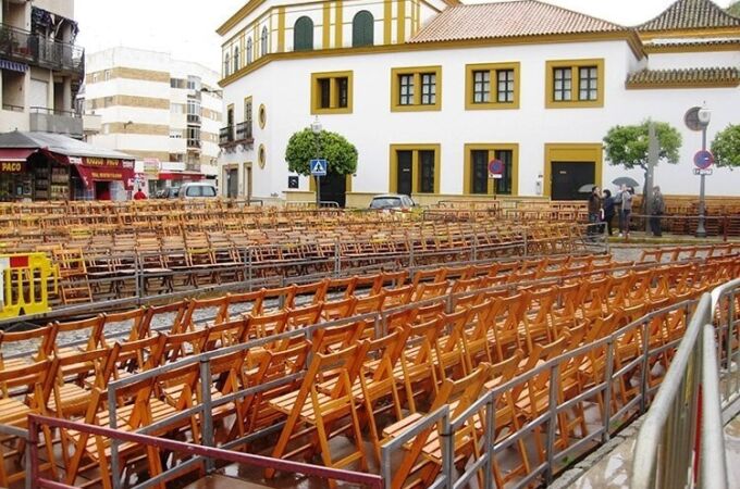Sillas vacías de Semana Santa en Dos Hermanas (Sevilla).
