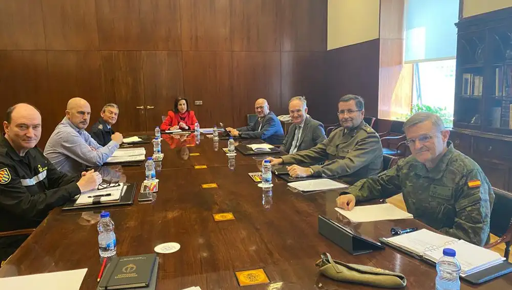 Reunión en Defensa para coordinar los medios de las Fuerzas Armadas a disposición del Gobierno