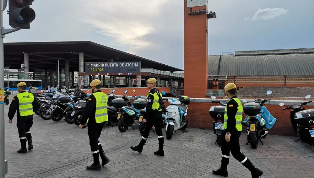 Militares de la UME en la estación de Atocha de Madrid