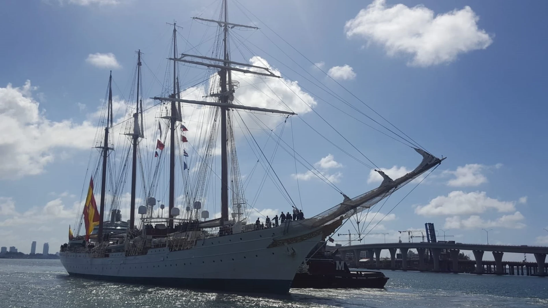 El Elcano llega a Miami, última escala de un viaje marcado por el COVID-19