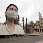 Imagen del remate de la fallas del Ayuntamiento de Valencia, sin quemar y sin gente a su alrededor.