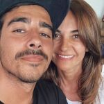 Alberto Herrera y su madre, Mariló Montero