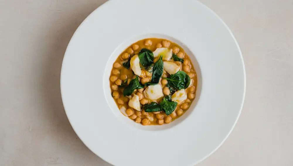 Este es el potaje de vigilia que elabora José David Fernández en el restaurante Prístino de Madrid