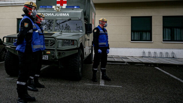 Militares de la UME en una residencia de Madrid
