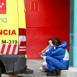 Personal sanitario descansado en el Hospital Clínico