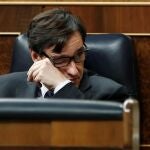 El ministro de Sanidad, Salvador Illa, durante el pleno celebrado ayer en el Congreso.