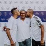 Thiago y Rafinha Alcántara con su padre, MazinhoALCANTARA FAMILY FOUNDATION (Foto de ARCHIVO)01/01/1970