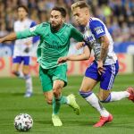 Álex Blanco en un partido con el Zaragoza frente al Real Madrid.