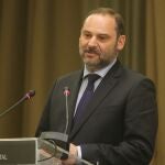 El ministro de Fomento, Transportes y Agenda Urbana, José Luis Ábalos, en una imagen durante su intervención en el acto Distinciones Diario 16, a 9 de abril de 2019