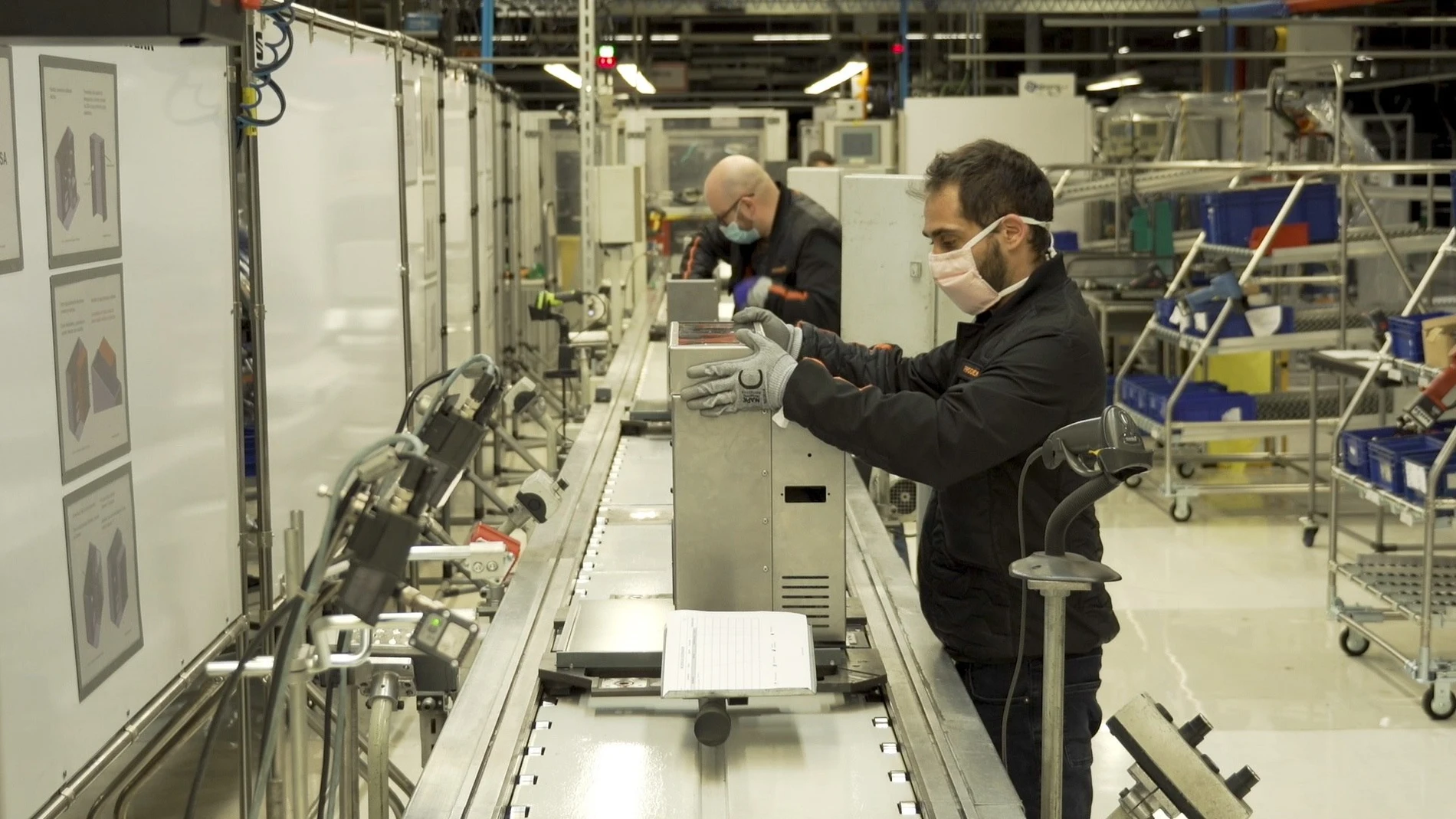 La planta de Seat en Martorell fabrica respiradores para los hospitales