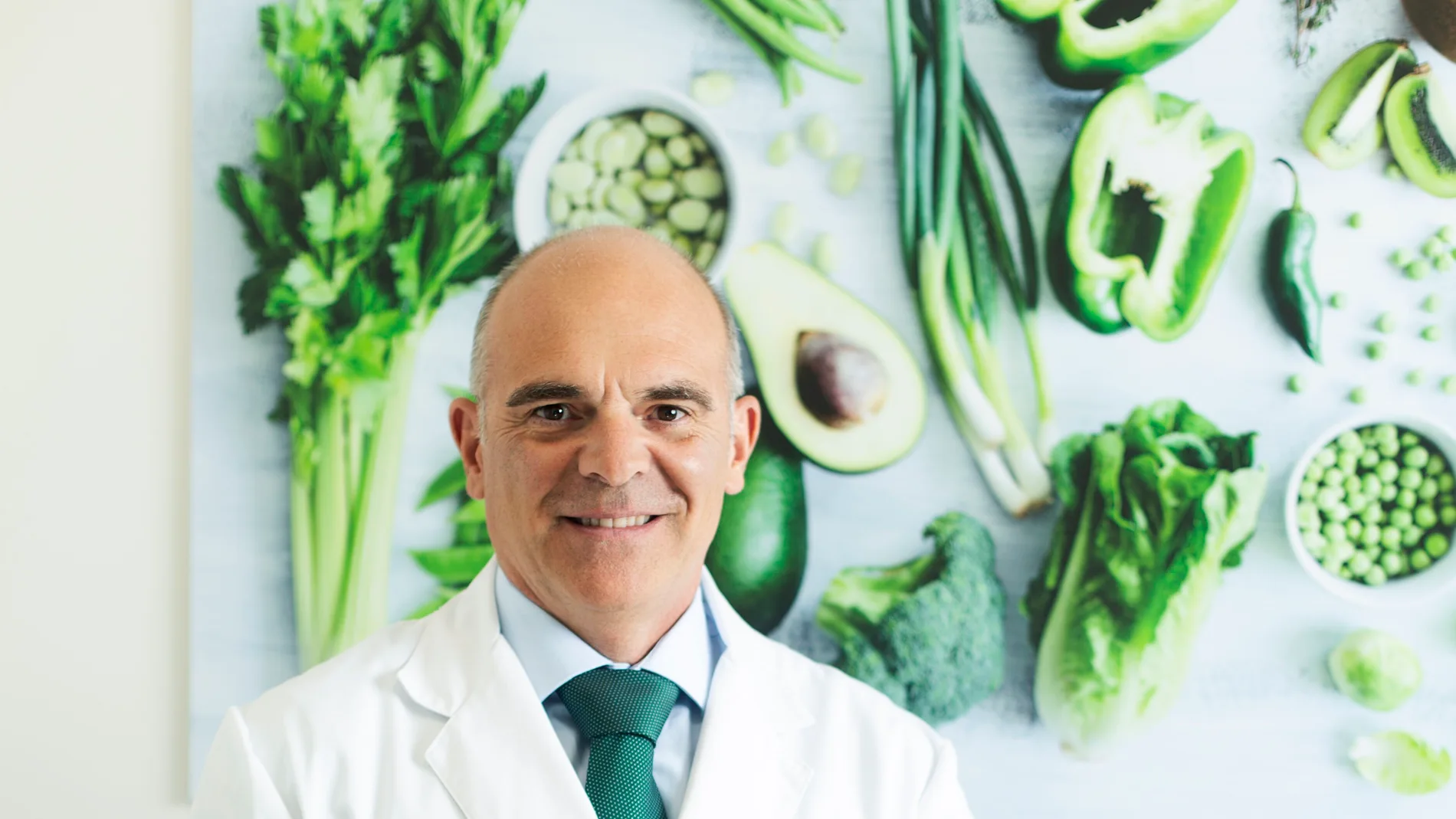 Ángel Durántez acaba de publicar el libro "Joven a los 100" donde explica las pautas para llegar a ser centenario con buena salud