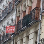 Una inmobiliaria anuncia un piso en alquiler