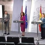 El vicepresidente de Asuntos Sociales, Pablo Iglesias, la portavoz del Gobierno y ministra de Hacienda, María Jesús Montero, y la la vicepresidenta de Asuntos Económicos y Transformación Digital, Nadia Calviño