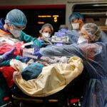 Traslado de pacientes a hospitales en París/EFE