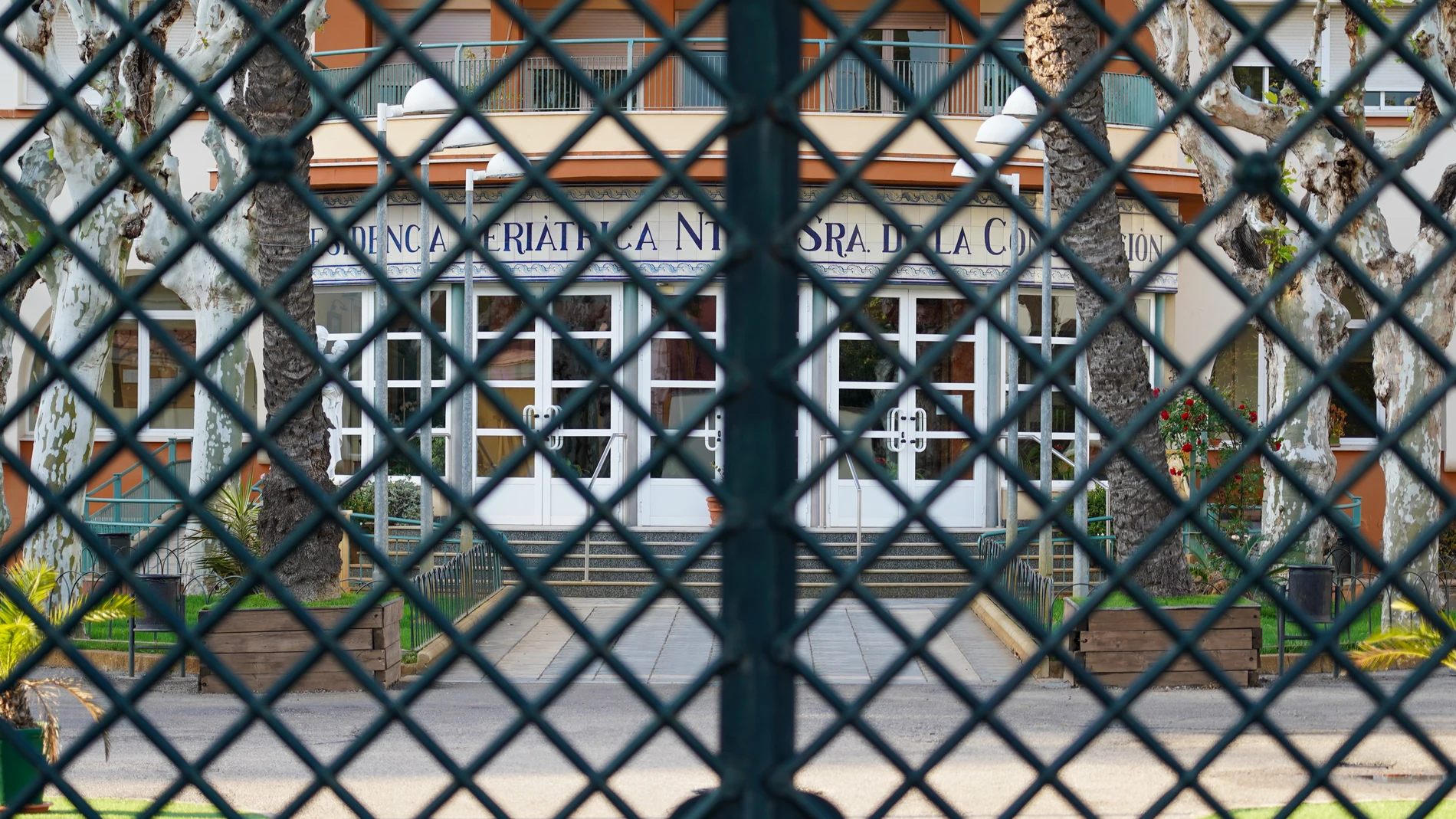 Aislados 95 ancianos y diez monjas en una residencia de anciano de Triana