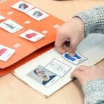 Miembros del colectivo Autismo Burgos durante su taller de empleo