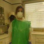 Enfermeras del Hospital 12 de Octubre vestidas con plásticos y bolsas de basura ante la falta de material médico para protegerse del coronavirus.