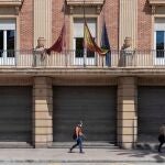 Banderas a media asta en un organismo oficial de Murcia