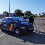 Agente de la Policía Nacional en un control.