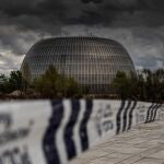 Vista exterior de la morgue habilitada por la Comunidad de Madrid en la Ciudad de Justicia durante la crisis sanitaria