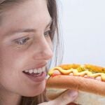 Podemos identificar el hambre emocional porque lo que "nos pide el cuerpo" es comida poco saludable